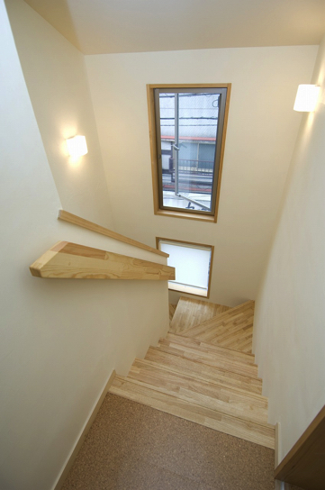 新築の事例｜階段　コルクタイル