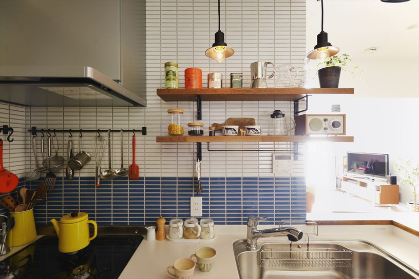 フルのオープンキッチンとまではいかないが十分に家族とのコミュニケーションがとれるレイアウト｜東京都杉並区マンションリフォーム・リノベーション事例