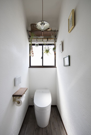 白を基調とした清潔感のあるトイレ室｜東京都杉並区戸建リフォーム・リノベーション事例