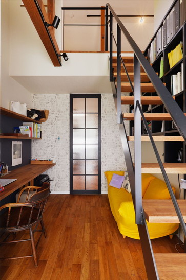 書斎にはロフトへつながる室内階段を設置｜戸建リフォーム・実家リノベーション事例