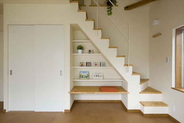 リノベのカギは 階段 にあり 縦横斜めをつないで心地よい空間づくり ブログ リフォーム リノベーション 新築ならスタイル工房