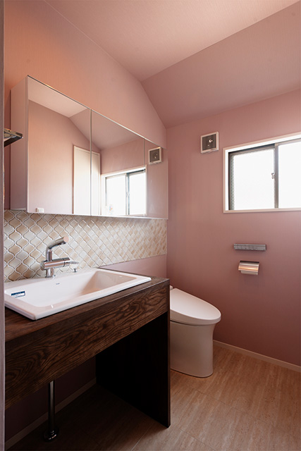 二世帯住宅リフォーム・リノベーションの事例｜子世帯 一体化した洗面室とトイレスペース
