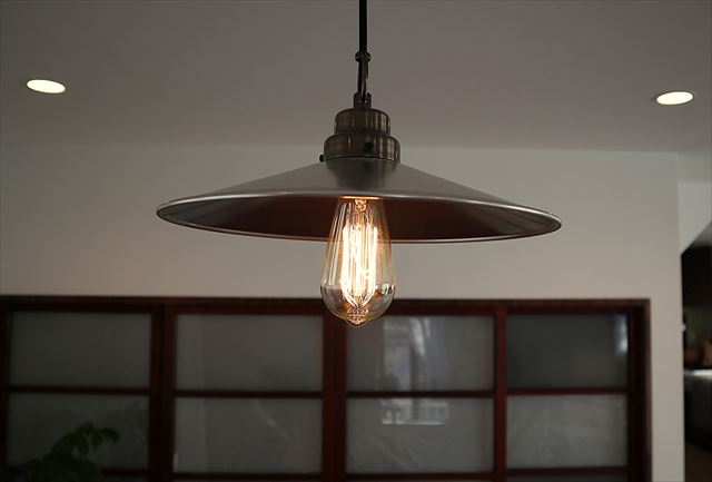 リフォーム・リノベーションの事例｜ペンダント照明　エジソン電球