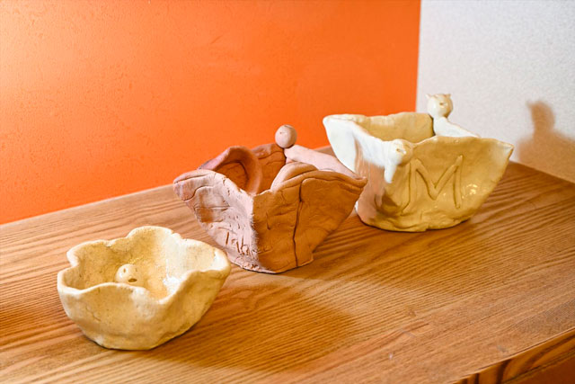 リノベのネタ帳｜棚に飾る　陶芸　作品　間接照明