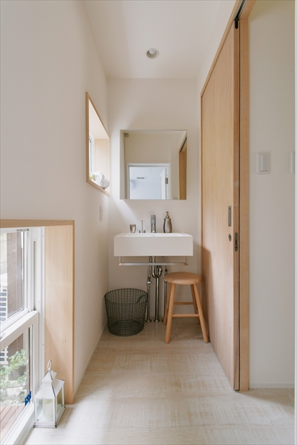 リノベのネタ帳｜明るい部屋　戸建てリノベーション　洗面スペース